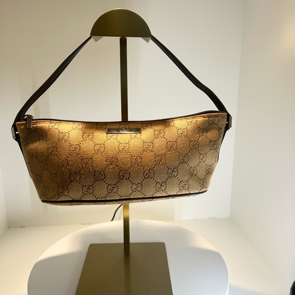 ❌SOLD❌ Gucci Brown Monogram Boat Pochette - Picture 2 of 6